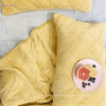 Дизайн вышивки зимних постельных принадлежностей на бархатном покрываре